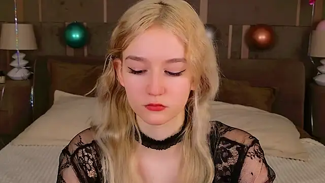 NaomiLoys online show from 15, 2, 2025