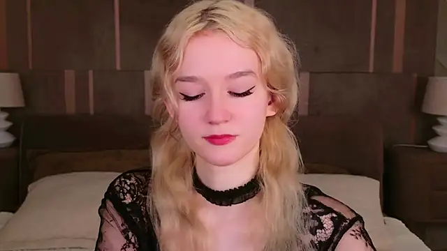 NaomiLoys online show from 24, 2, 2025