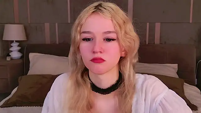 NaomiLoys online show from 8, 3, 2025