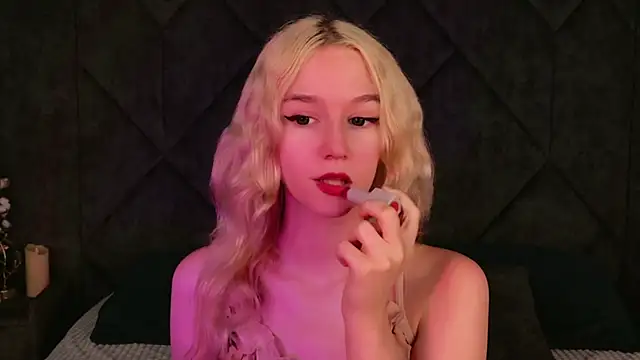 NaomiLoys online show from 12, 9, 2025