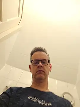 Snapshot of Hectorthyssen1 chatting on 6, 6, 2026 Hectorthyssen1 online show from 6, 6, 2026