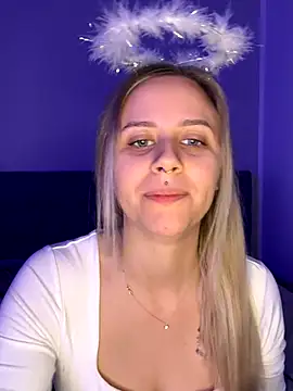 Snapshot of lunawolf21 chatting on 4, 12, 2025 lunawolf21 online show from 4, 12, 2025