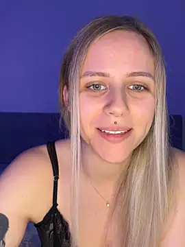 Snapshot of lunawolf21 chatting on 18, 12, 2025 lunawolf21 online show from 18, 12, 2025