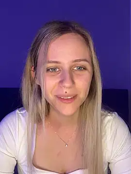 Snapshot of lunawolf21 chatting on 23, 12, 2025 lunawolf21 online show from 23, 12, 2025