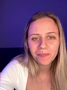 Snapshot of lunawolf21 chatting on 5, 1, 2026 lunawolf21 online show from 5, 1, 2026