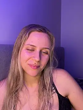 Snapshot of lunawolf21 chatting on 2, 2, 2026 lunawolf21 online show from 2, 2, 2026