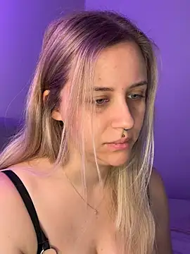 Snapshot of lunawolf21 chatting on 4, 2, 2026 lunawolf21 online show from 4, 2, 2026