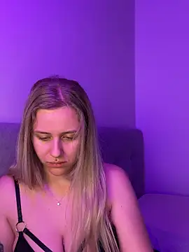 Snapshot of lunawolf21 chatting on 5, 2, 2026 lunawolf21 online show from 5, 2, 2026