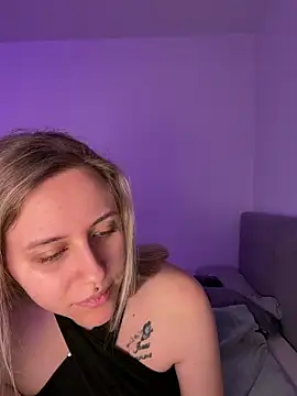 Snapshot of lunawolf21 chatting on 2, 3, 2026 lunawolf21 online show from 2, 3, 2026