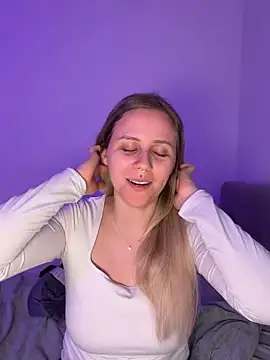 Snapshot of lunawolf21 chatting on 3, 3, 2026 lunawolf21 online show from 3, 3, 2026