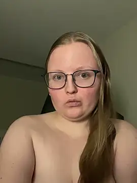 lexie lilacs online show from 28, 2, 2025