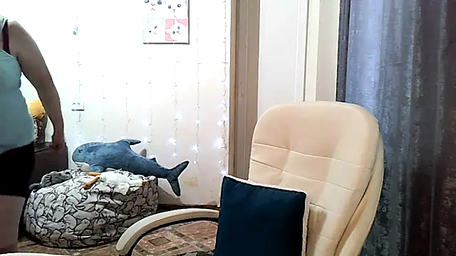 EmiliaLooo online show from 23, 4, 2026