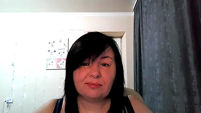 Snapshot of EmiliaLooo chatting on 5, 6, 2026 EmiliaLooo online show from 5, 6, 2026