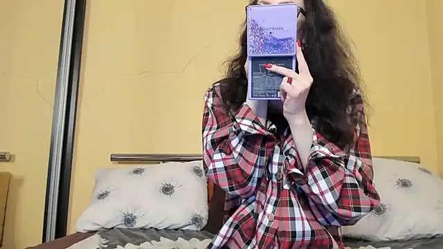 Baby Jewel online show from 27, 11, 2025