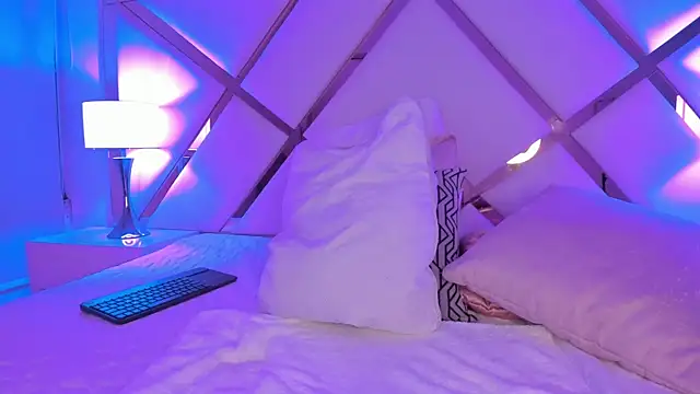 SophiaSmiiths  online show from 19, 4, 2026