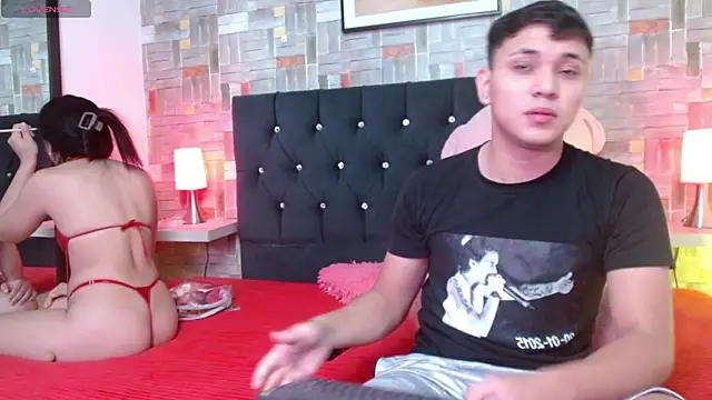 couple lovelyds online show from 24, 1, 2025