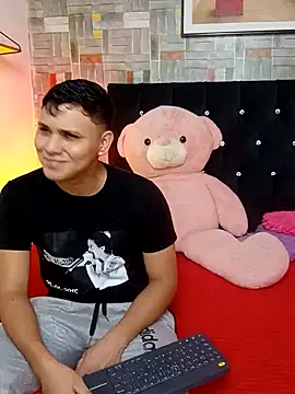 couple lovelyds online show from 4, 2, 2025