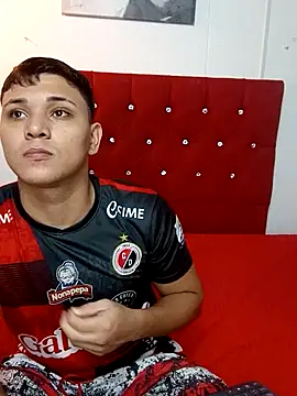 couple lovelyds online show from 5, 2, 2025