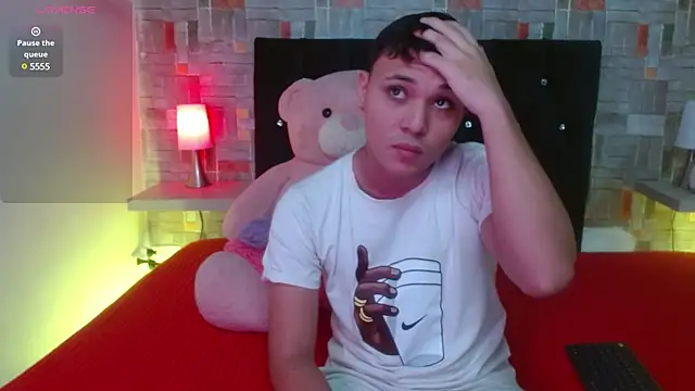 couple lovelyds online show from 11, 2, 2025