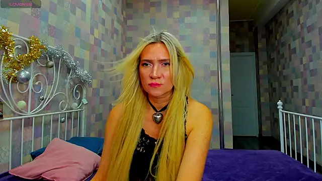 Luna  Lewis online show from 8, 1, 2025