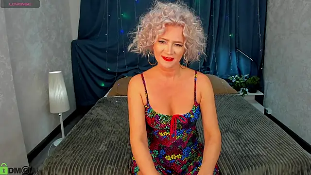 Luna  Lewis online show from 3, 11, 2025