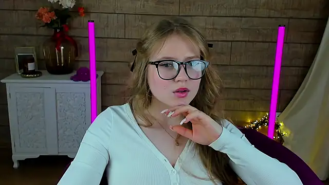 SelinSwarovski online show from 9, 3, 2025