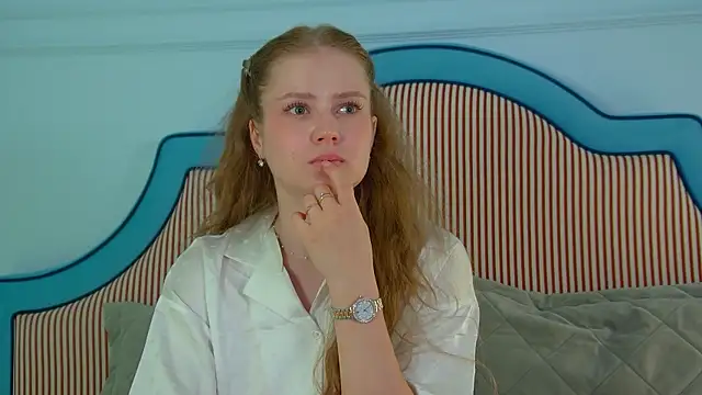 Snapshot of SelinSwarovski chatting on 3, 8, 2026 SelinSwarovski online show from 3, 8, 2026