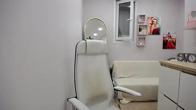 Milla Cutie18 online show from 6, 5, 2026