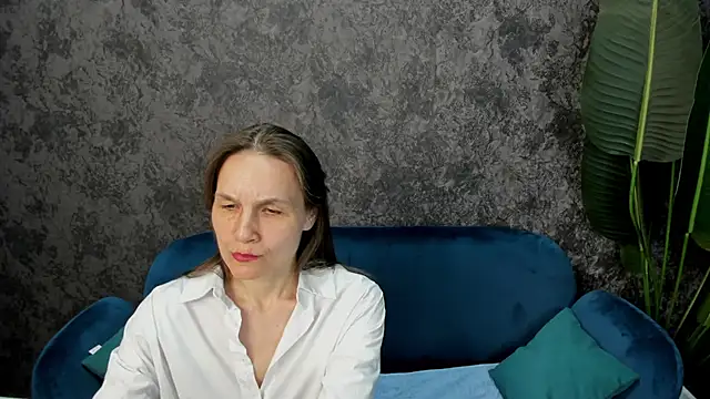 Lillian White online show from 4, 3, 2025