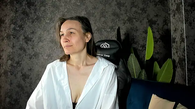 Lillian White online show from 18, 10, 2025