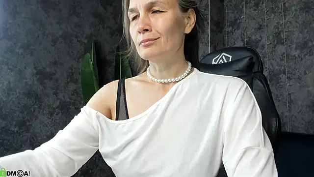 Lillian White online show from 15, 7, 2026