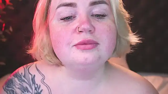 ZaraReignn online show from 9, 11, 2025