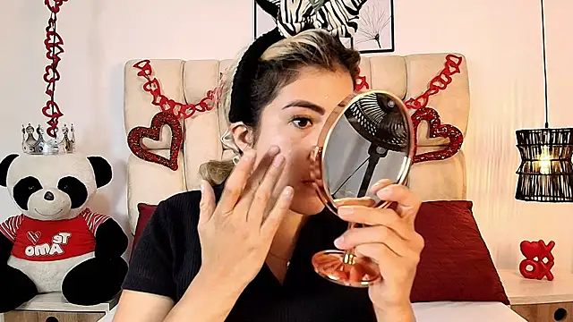 AdharaSmithh online show from 8, 9, 2025