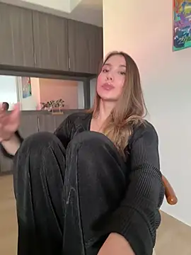 Snapshot of SophieRaily_ chatting on 4, 2, 2025 SophieRaily online show from 4, 2, 2025