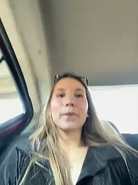 Snapshot of SophieRaily_ chatting on 21, 2, 2025 SophieRaily online show from 21, 2, 2025