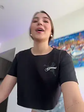 Snapshot of SophieRaily_ chatting on 24, 2, 2025 SophieRaily online show from 24, 2, 2025