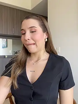 Snapshot of SophieRaily_ chatting on 18, 3, 2025 SophieRaily online show from 18, 3, 2025