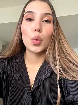 Snapshot of SophieRaily_ chatting on 10, 9, 2025 SophieRaily online show from 10, 9, 2025