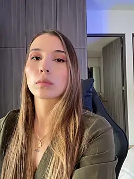 Snapshot of SophieRaily_ chatting on 12, 9, 2025 SophieRaily online show from 12, 9, 2025