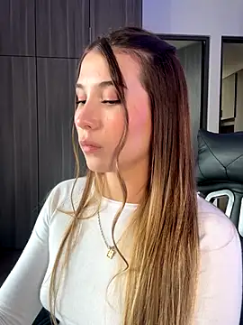 Snapshot of SophieRaily_ chatting on 16, 9, 2025 SophieRaily online show from 16, 9, 2025