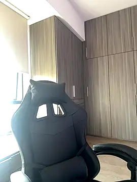 Snapshot of SophieRaily_ chatting on 17, 10, 2025 SophieRaily online show from 17, 10, 2025