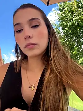 Snapshot of SophieRaily_ chatting on 22, 10, 2025 SophieRaily online show from 22, 10, 2025