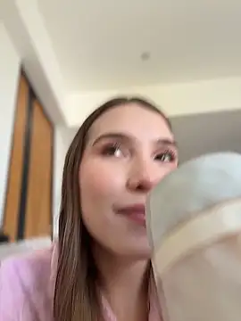 Snapshot of SophieRaily_ chatting on 19, 11, 2025 SophieRaily online show from 19, 11, 2025