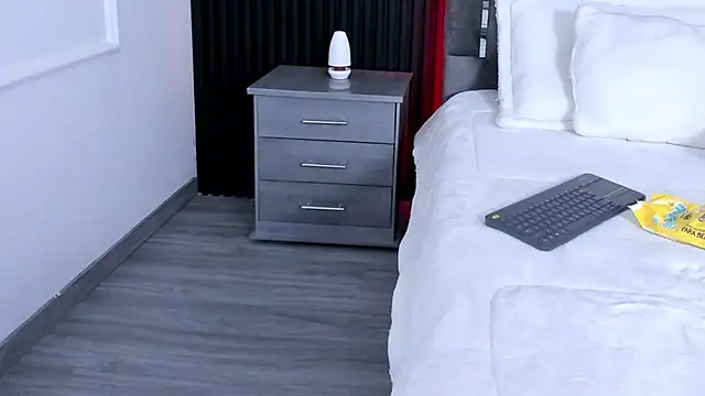 Snapshot of MiiaaMoonroee chatting on 23, 2, 2025 MiiaaMoonroee online show from 23, 2, 2025