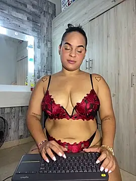 Snapshot of Violetrousse chatting on 20, 12, 2025 Violetrousse online show from 20, 12, 2025