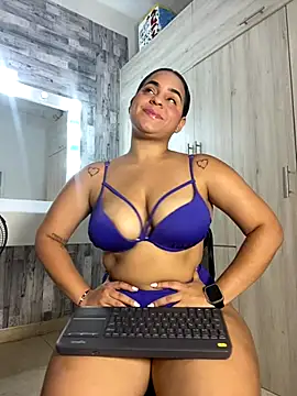 Snapshot of Violetrousse chatting on 22, 12, 2025 Violetrousse online show from 22, 12, 2025