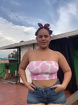 Snapshot of Violetrousse chatting on 5, 2, 2026 Violetrousse online show from 5, 2, 2026