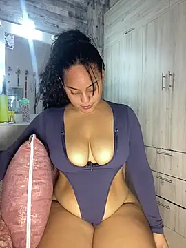 Snapshot of Violetrousse chatting on 9, 3, 2026 Violetrousse online show from 9, 3, 2026