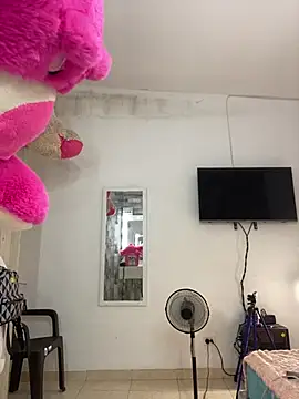 Snapshot of Violetrousse chatting on 6, 5, 2026 Violetrousse online show from 6, 5, 2026