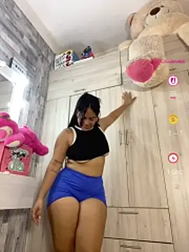 Snapshot of Violetrousse chatting on 15, 5, 2026 Violetrousse online show from 15, 5, 2026